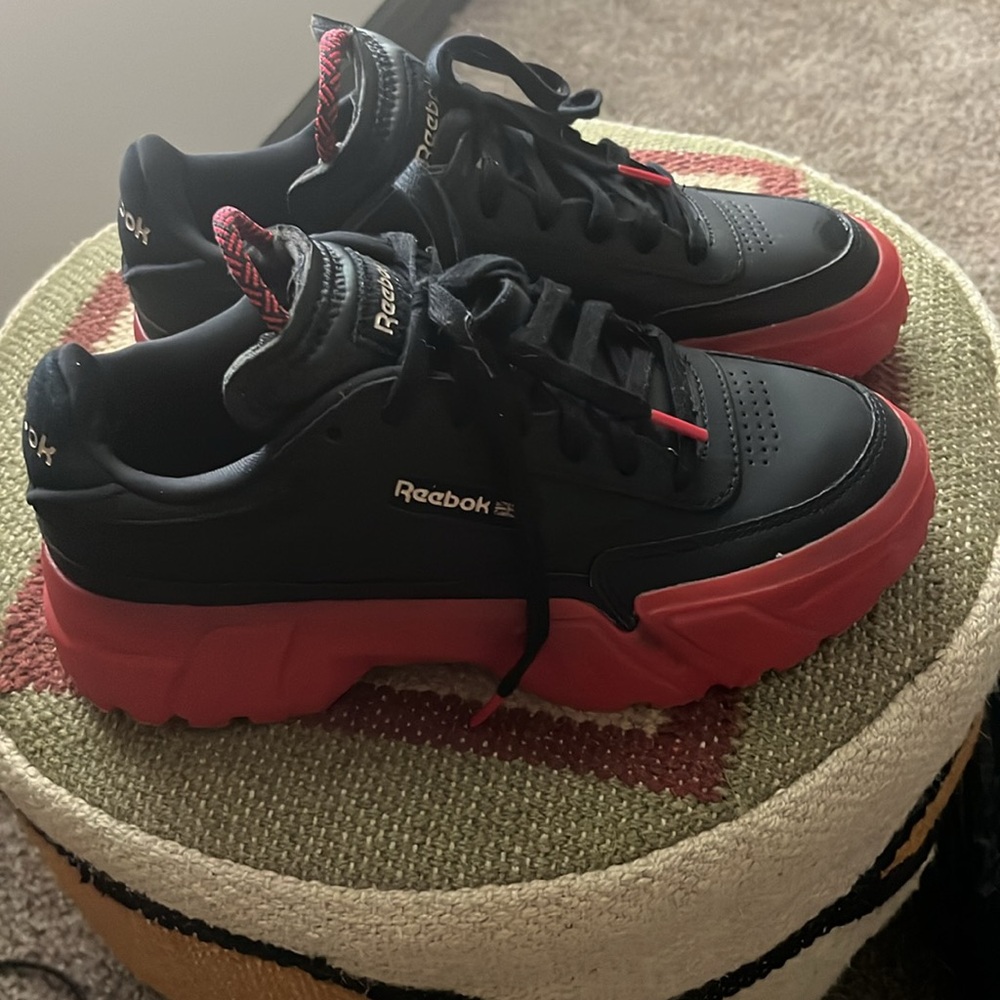 Red/Black Cardi B Reebok - Picture 4 of 5